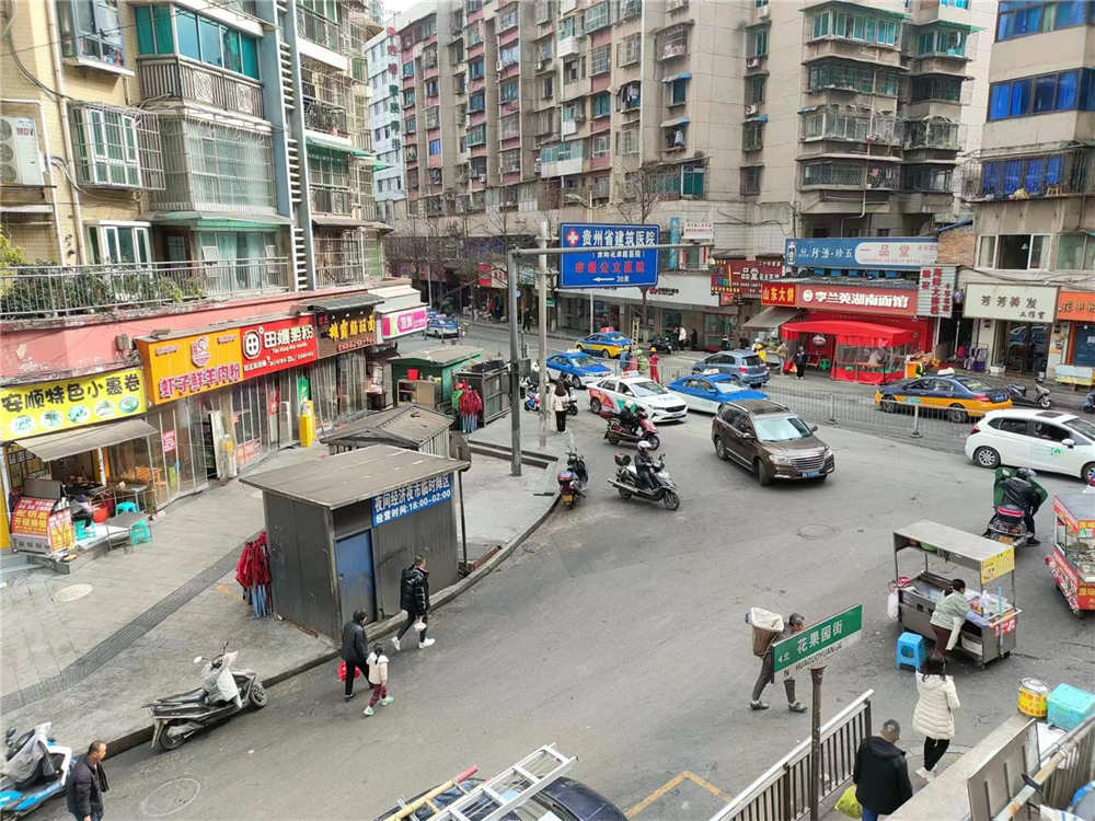 花果园B北区40平餐饮店出租，精装修带设备